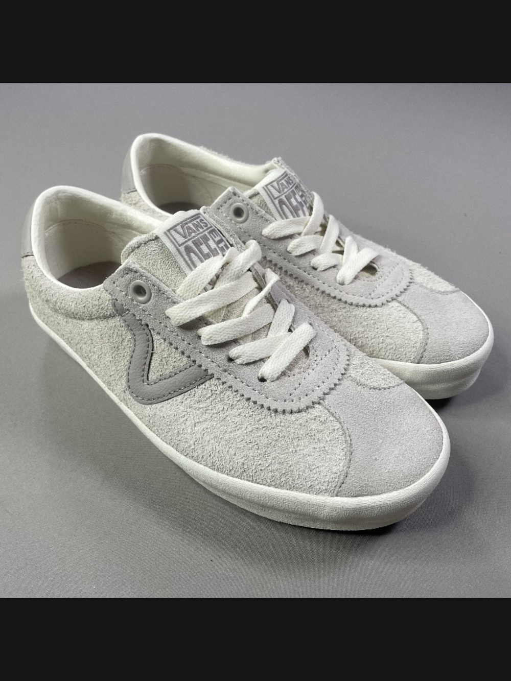 NEW Vans Shoes Womens 5 gray off white suede leather skate classic casual